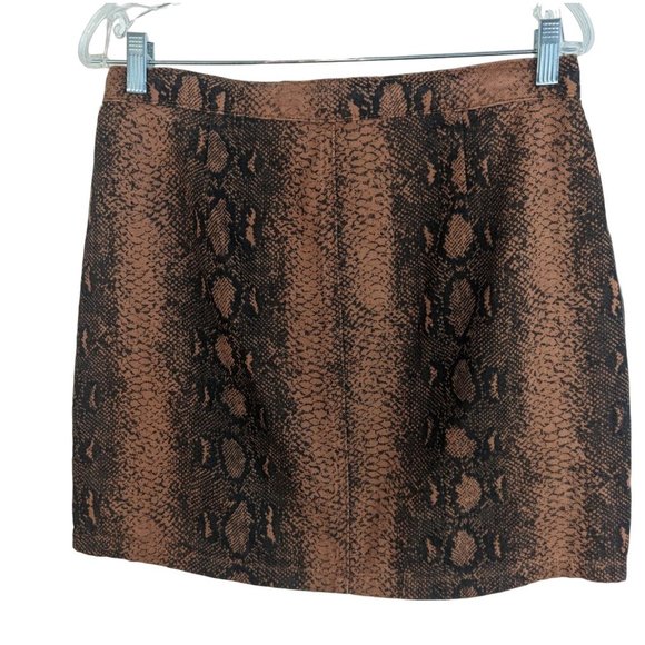 Hayden Los Angeles Denim Animal Print Mini Skirt Button front Fitted sz L - Picture 3 of 7